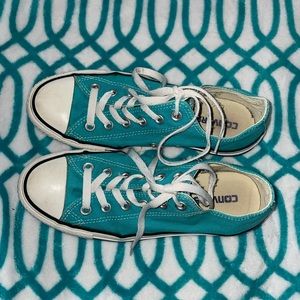 Turquoise low top converse